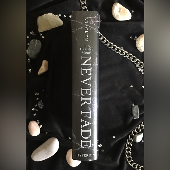 Never Fade - By Alexandra Bracken - Hardcover - Picture 3 of 8